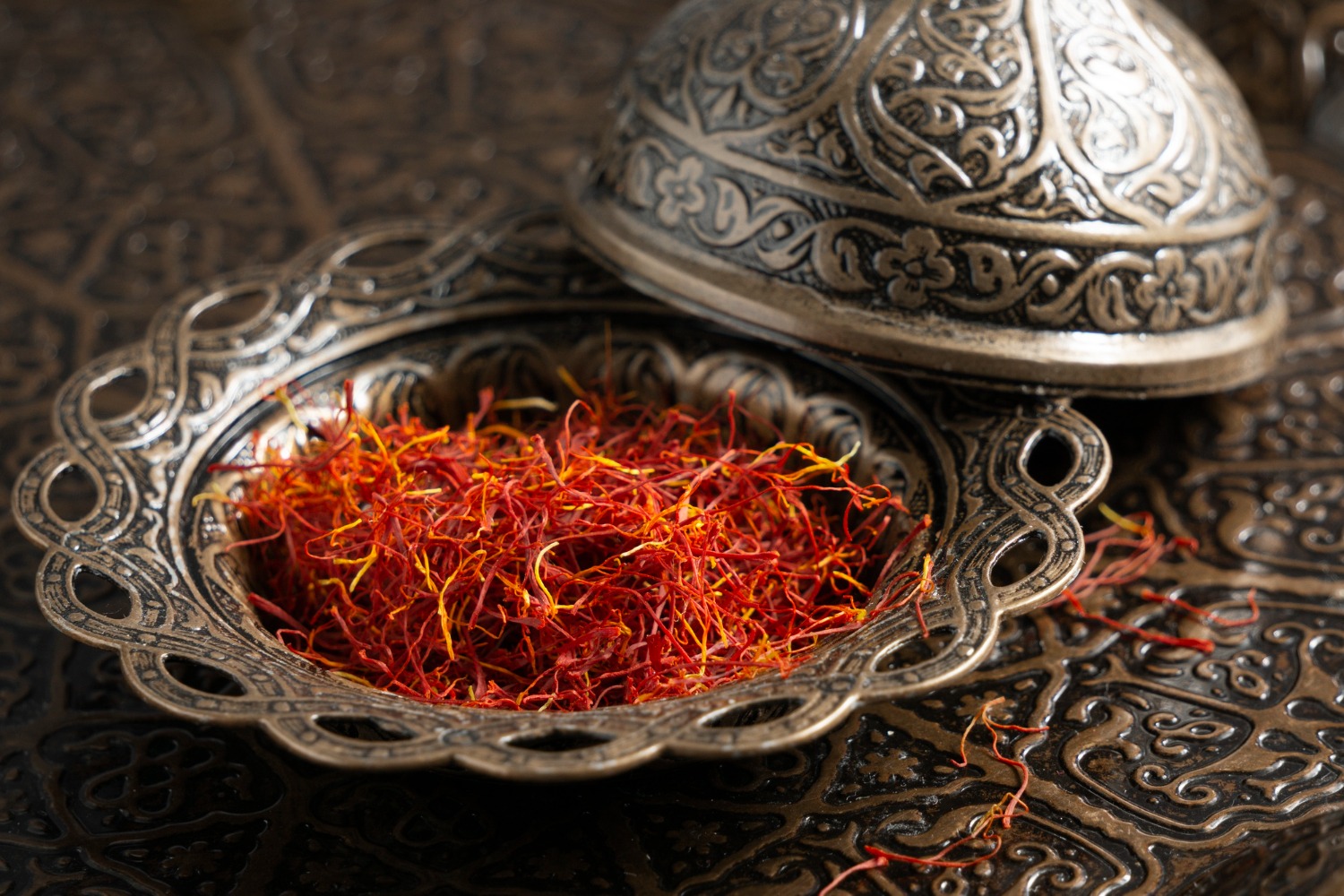 Large tin of saffron with handmade velvet pouch