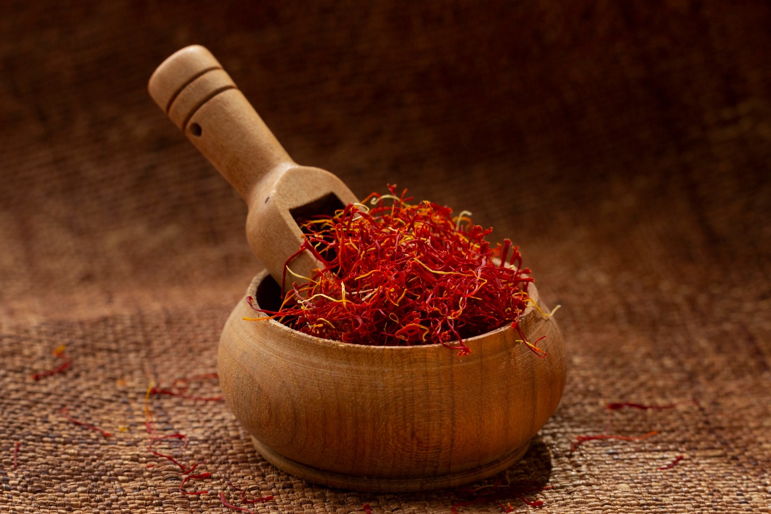 Large tin of saffron with handmade velvet pouch