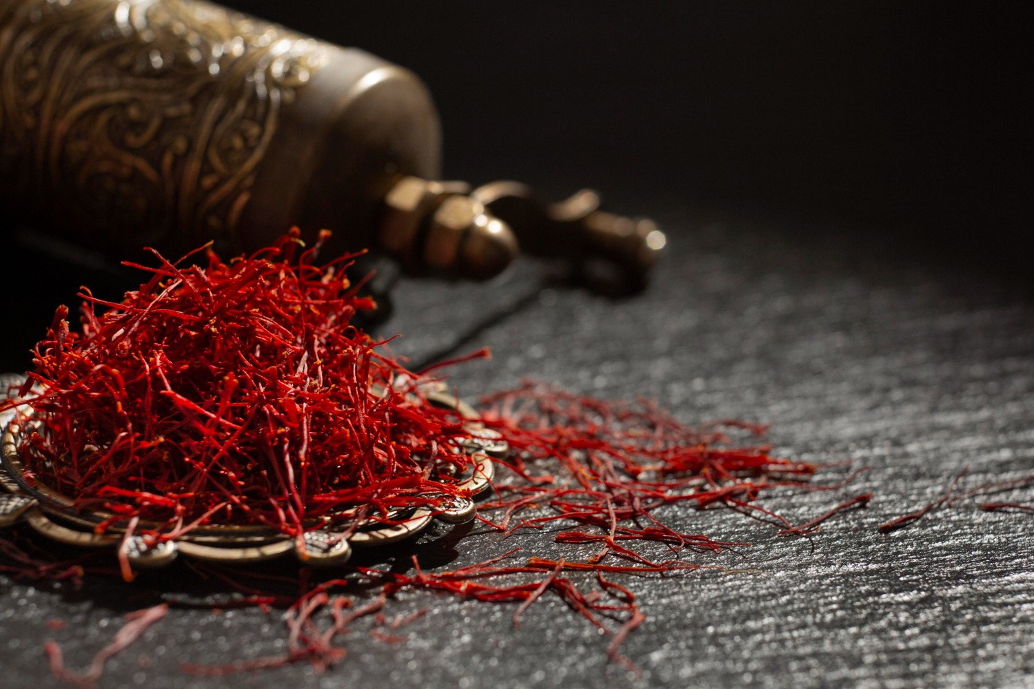 Large tin of saffron with handmade velvet pouch